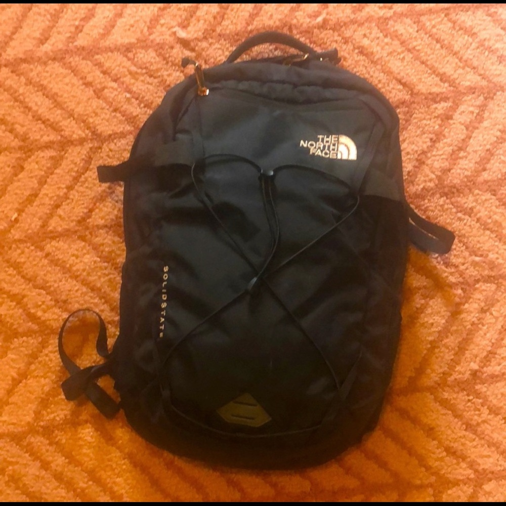 North Face Solid state Flex vent black expandable
backpack EUC unisex; hiking